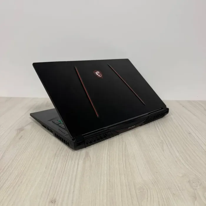 Ігровий ноутбук Б-класу MSI GE75 Raider 9SF / 17.3" (1920x1080) IPS / Intel Core i9-9880H (8 (16) ядер по 2.3 - 4.8 GHz) / 32 GB DDR4 / 512 GB SSD M.2 / nVidia GeForce RTX 2070, 8 GB GDDR6, 256-bit / WebCam б/в - зображення 6