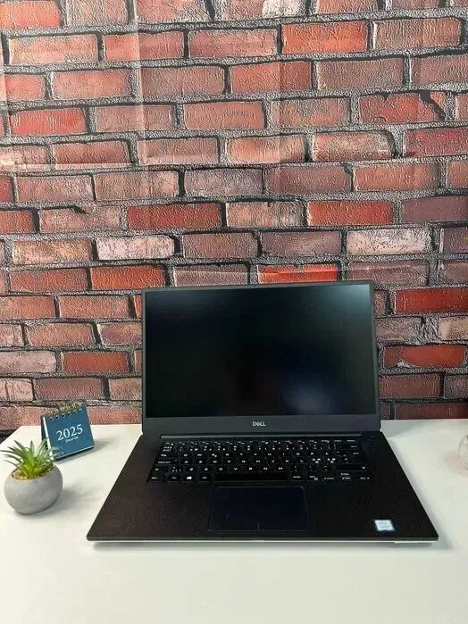 Мобільна робоча станція Dell Precision 5540 / 15.6" (1920x1080) IPS / Intel Core i9-9880H (8 (16) ядер по 2.3 - 4.8 GHz) / 32 GB DDR4 / 512 GB SSD / nVidia Quadro T2000, 4 GB GDDR5, 128-bit / WebCam б/в - зображення 2