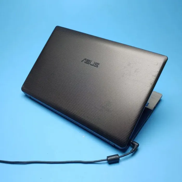 Ноутбук Б-клас Asus K55VD / 15.6" (1366x768) TN / Intel Core i7-3630QM (4 (8) ядра по 2.4 - 3.4 GHz) / 16 GB DDR3 / 512 GB SSD / nVidia GeForce 610M, 2 GB DDR3, 64-bit / WebCam / Win 10 Home б/в - зображення 3