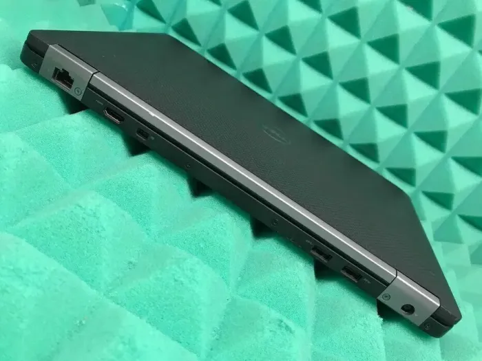 Ультрабук Dell Latitude E7470 / 14" (2560x1440) IPS Touch / Intel Core i5-6300U (2 (4) ядра по 2.4 - 3.0 GHz) / 8 GB DDR4 / 256 GB SSD / Intel HD Graphics 520 / WebCam б/в - зображення 7