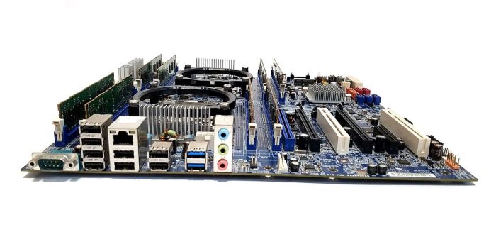 Комплект: Материнська плата Lenovo C30 / LGA2011 / 2x Intel Xeon E5-2660 v2 (10 (20) ядер по 2.2 - 3.0 GHz) / 32 GB DDR3 б/в - зображення 3