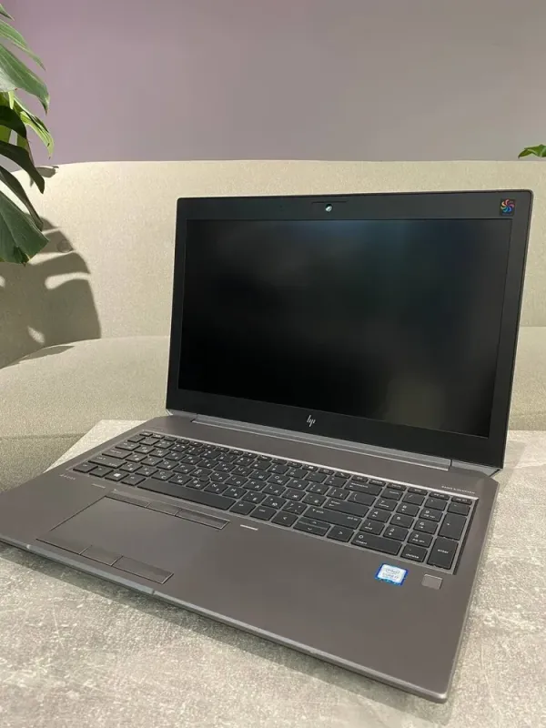 Мобільна робоча станція Б-клас HP ZBook 15 G5 / 15.6" (1920x1080) IPS / Intel Core i7-8750H (6 (12) ядер по 2.2 - 4.1 GHz) / 16 GB DDR4 / 512 GB SSD M.2 / Quadro P2000, 4 GB GDDR5, 128-bit / WebCam б/в - зображення 2