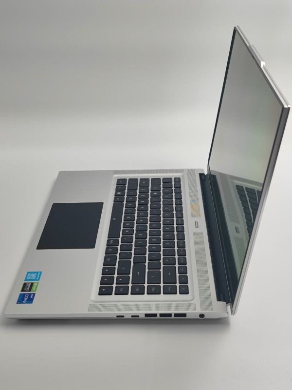 Ігровий ноутбук Б-класу Gigabyte Aero 16 XE5 / 16" (3840x2400) OLED / Intel Core i7-12700H (14 (20) ядер по 3,5 - 4,7 ГГц) / 16 ГБ DDR5 / 256 ГБ SSD+256 ГБ SSD / nVidia GeForce RTX 3070 Ti, 8 ГБ GDDR6, 256-bit / WebCam б/в - зображення 3