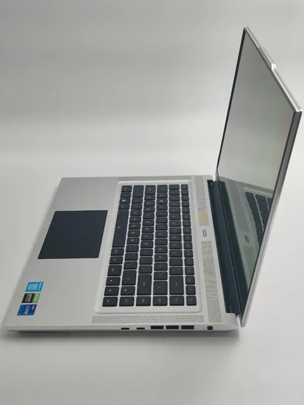 Ігровий ноутбук Б-класу Gigabyte Aero 16 XE5 / 16" (3840x2400) OLED / Intel Core i7-12700H (14 (20) ядер по 3,5 - 4,7 ГГц) / 16 ГБ DDR5 / 256 ГБ SSD+256 ГБ SSD / nVidia GeForce RTX 3070 Ti, 8 ГБ GDDR6, 256-bit / WebCam б/в - зображення 3