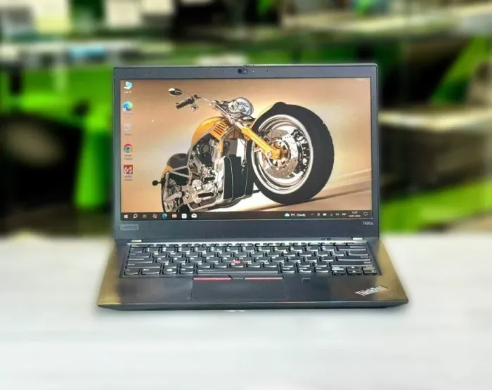 Ультрабук Lenovo ThinkPad T495s / 14" (1920x1080) IPS / AMD Ryzen 5 PRO 3500U (4 (8) ядра по 2.1 - 3.7 GHz) / 16 GB DDR4 / 256 GB SSD M.2 / AMD Radeon Vega 8 Graphics / WebCam / Win 10 Pro б/в - зображення 2