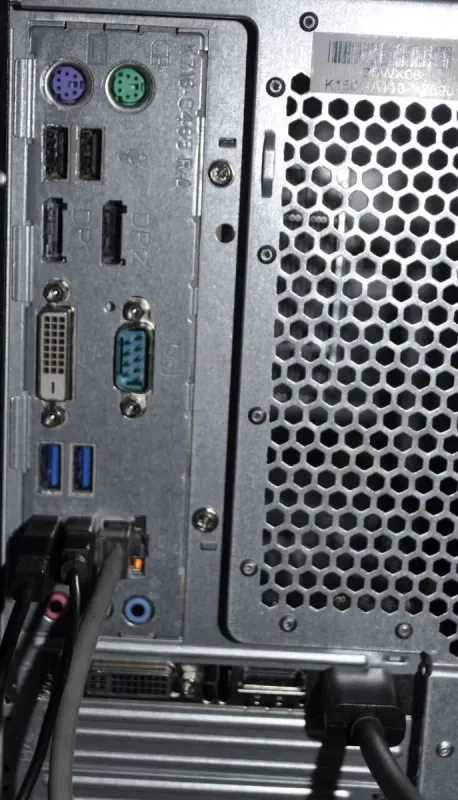 Комп'ютер Fujitsu Esprimo P756 E90 Tower / Intel Core i5-6500 (4 ядра по 3,2 - 3,6 ГГц) / 16 ГБ DDR4 / 256 ГБ SSD M.2 + 250 ГБ HDD / nVidia Quadro K4000, 3 ГБ GDDR5, 192-біт / DVD-ROM / Windows 11 Pro б/в - зображення 5