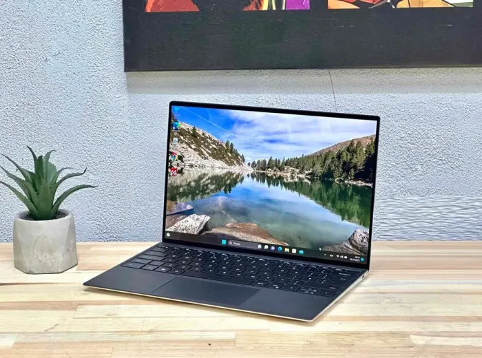 Ультрабук Dell XPS 13 9310 / 13.3" (3840x2400) IPS Touch / Intel Core i7-1185G7 (4 (8) ядра по 3.0 - 4.8 GHz) / 32 GB DDR4 / 1000 GB SSD / Intel Iris Xe Graphics / WebCam б/в - зображення 4