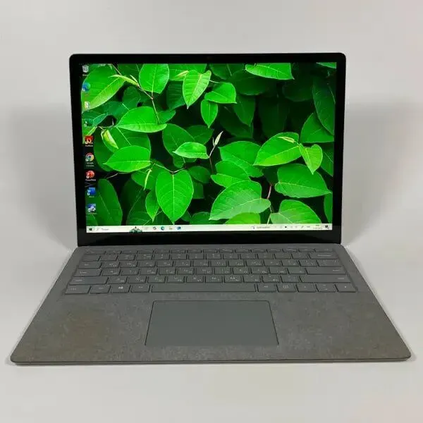 Ультрабук Б-клас Microsoft Surface Laptop 2 / 13.5" (2256x1504) IPS Touch / Intel Core i5-8250U (4 (8) ядра по 1.6 - 3.4 GHz) / 8 GB DDR3 / 256 GB SSD / Intel UHD Graphics 620 / WebCam б/в - зображення 2