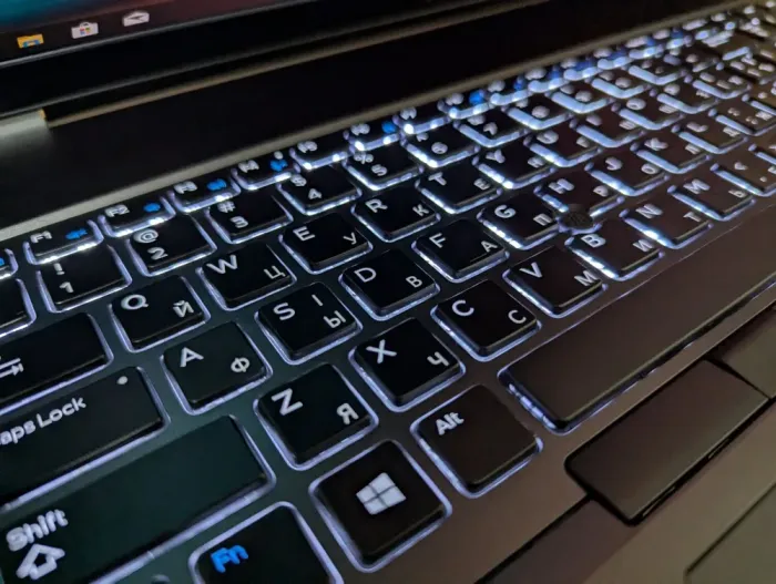 Мобільна робоча станція Dell Precision 7740 / 17,3" (3840x2160) IPS / Intel Core i7-9850H (6 (12) ядер по 2,6 - 4,6 ГГц) / 64 ГБ DDR4 / 1000 ГБ SSD / nVidia Quadro RTX 5000, 16 ГБ GDDR6, 256-біт / WebCam / Windows 10 б/в - зображення 6