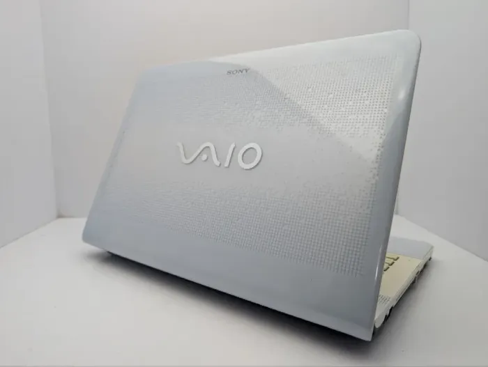 Ноутбук Sony VPCEA / 14" (1366x768) TN / Intel Core i3-350M (2 (4) ядра по 2.2 GHz) / 6 GB DDR3 / 320 GB HDD / Intel HD Graphics / WebCam / DVD-ROM б/в - зображення 8