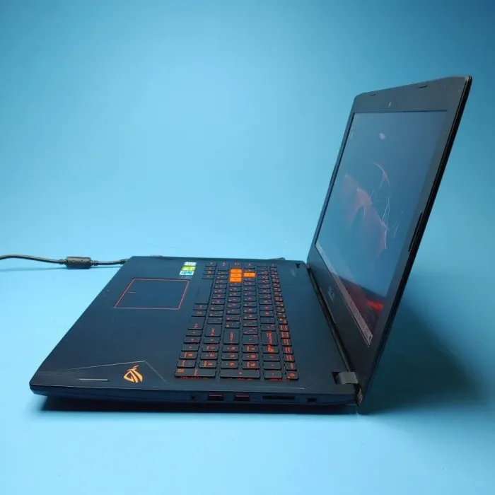 Ігровий ноутбук Asus ROG Strix GL502VM / 15.6" (1920x1080) IPS / Intel Core i7-6700HQ (4 (8) ядра по 2.6 - 3.5 GHz) / 16 GB DDR4 / 480 GB SSD / nVidia GeForce GTX 1060, 6 GB GDDR5, 192-bit / WebCam / Win 10 Home б/в - зображення 4