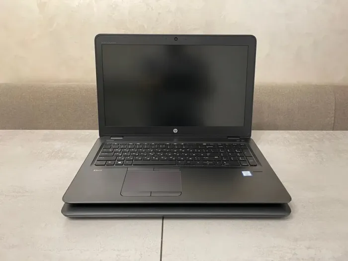 Мобільна робоча станція HP ZBook 15u G4 / 15.6" (1920x1080) TN / Intel Core i7-7500U (2 (4) ядра по 2.7 - 3.5 GHz) / 16 GB DDR4 / 250 GB SSD M.2 / AMD FirePro W4190M, 2 GB GDDR5, 128-bit / WebCam / USB 3.1 / DisplayPort б/в - зображення 5