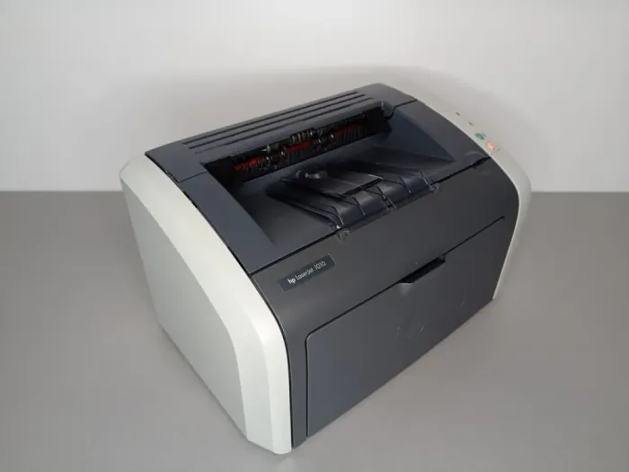 Принтер HP LaserJet 1010 / лазерний монохромний друк / 600x600 dpi / A4 / 12 стор. хв / USB 2.0 б/в - зображення 3