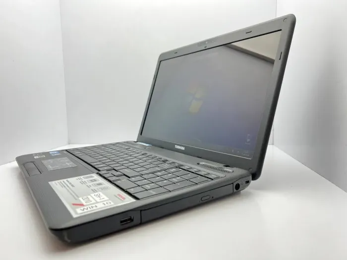 Ноутбук Toshiba Satellite C660 / 15.6" (1366x768) TN / Intel Core i3-370M (2 (4) ядра по 2.4 GHz) / 4 GB DDR3 / 500 GB HDD / Intel HD Graphics / WebCam б/в - зображення 4