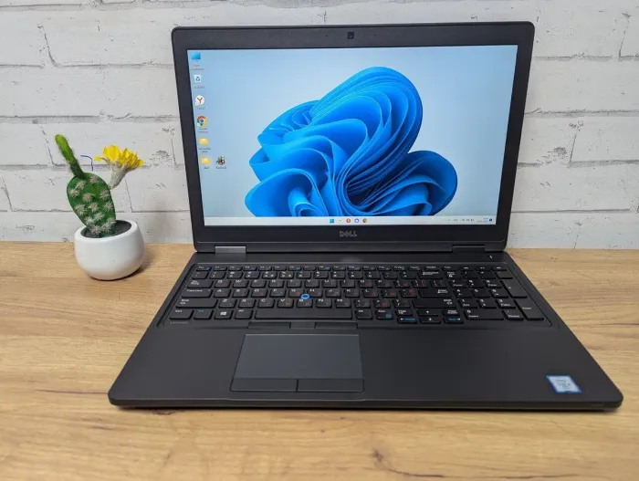 Ноутбук Dell Latitude 5580 / 15.6" (1920x1080) TN / Intel Core i5-6300U (2 (4) ядра по 2.4 - 3.0 GHz) / 8 GB DDR4 / 256 GB SSD / Intel HD Graphics 520 / WebCam б/в - зображення 2