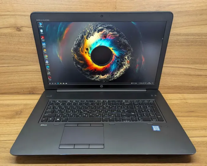 Мобільна робоча станція HP zBook 17 G3 / 17.3" (1920x1080) IPS / Intel Xeon E3-1575M v5 (4 (8) ядра по 3.0 - 3.9 GHz) / 32 GB DDR4 / 1000 GB SSD / nVidia Quadro M5000M, 8 GB GDDR5, 256-bit / WebCam / Fingerprint / Windows 10 б/в - зображення 2