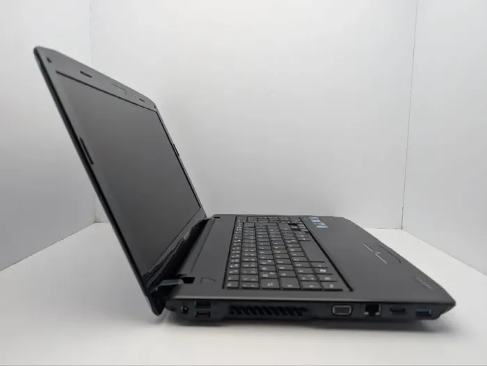 Ноутбук Medion Akoya P6624 / 15.6" (1366x768) TN / Intel Core i3-370M (2 (4) ядра по 2.4 - 2.5 GHz) / 6 GB DDR3 / 750 GB HDD / nVidia GeForce GT 425M, 1 GB GDDR3, 128-bit / WebCam / АКБ не тримає б/в - зображення 4