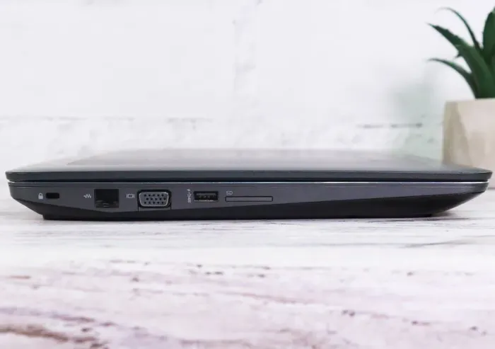 Мобільна робоча станція HP Zbook 15 G3 / 15.6" (1920x1080) IPS / Intel Core i7-6820HQ (4 (8) ядра по 2.7 - 3.6 GHz) / 32 GB DDR4 / 512 GB SSD M.2 / nVidia Quadro M2000M, 4 GB GDDR5, 128-bit / WebCam б/в - зображення 4