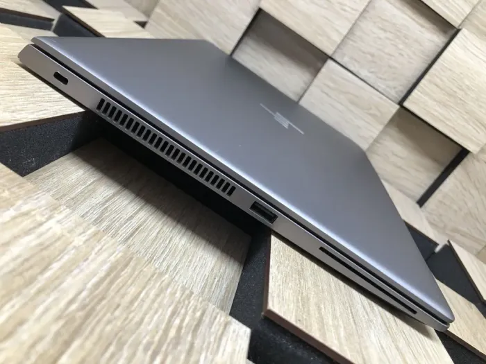 Мобільна робоча станція Б-клас HP ZBook 14 G5 / 14" (1920x1080) IPS / Intel Core i5-8350U (4 (8) ядра по 1.7 - 3.6 GHz) / 8 GB DDR4 / 256 GB SSD / Intel UHD Graphics 620 / WebCam б/в - зображення 6