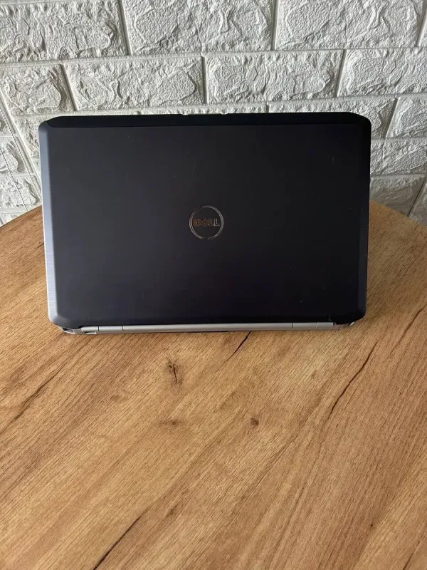 Ноутбук Б-клас Dell Latitude E5520 / 15.6" (1366x768) TN / Intel Core i7-2640M (2 (4) ядра по 2.8 - 3.5 GHz) / 4 GB DDR3 / 500 GB HDD / Intel HD Graphics 3000 / WebCam / DVD-RW б/в - зображення 3