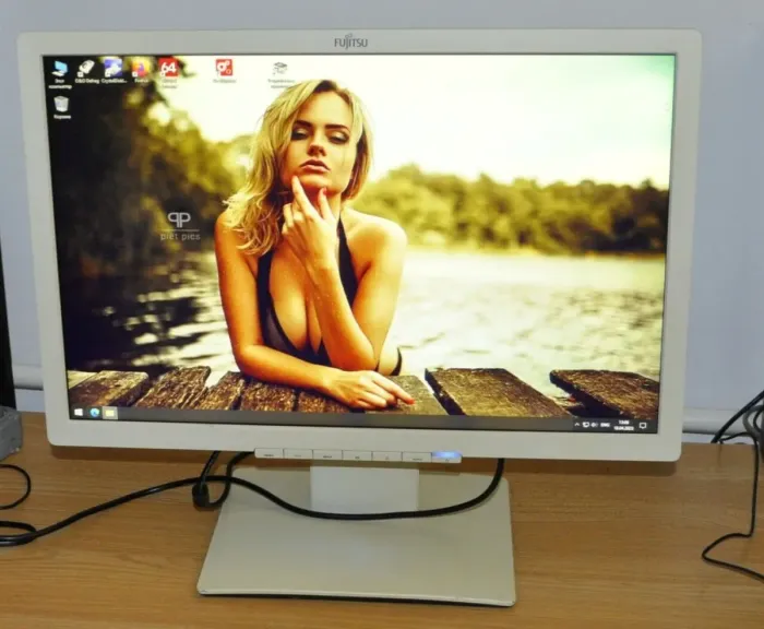 Монітор Б-клас Fujitsu B22W-7 / 22" (1680x1050) TN / USB 2.0, VGA, DVI, DisplayPort / Вбудовоні колонки 2x 1.5W / VESA 100x100 + Кабелі підключення (VGA та живлення) б/в - зображення 13