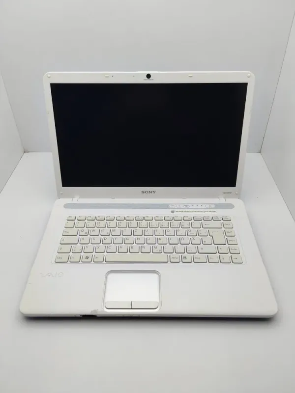 Ноутбук Sony Vaio NS21 / 15.6" (1366x768) TN / Intel Core 2 Duo T6400 (2 ядра по 2.0 GHz) / 4 GB DDR2 / 250 GB HDD / Intel HD Graphics / WebCam б/в - зображення 3