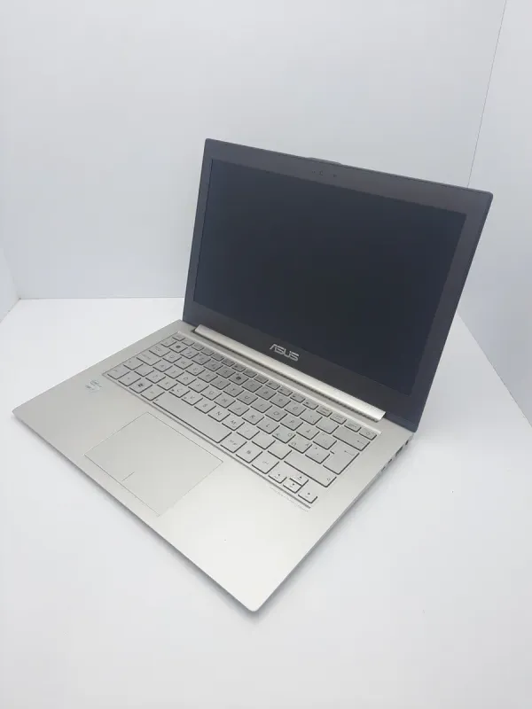 Ультрабук Asus ZenBook UX31A / 13.3" (1920x1080) IPS / Intel Core i7-3517U (2 (4) ядра по 1.9 - 3.0 GHz) / 4 GB DDR3 / 120 GB SSD / Intel HD Graphics 4000 / WebCam / USB 3.0 б/в - зображення 3