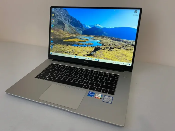 Ноутбук Б-клас Huawei MateBook D 15 BOD-WXX9 / 15.6" (1920x1080) IPS / Intel Core i5-1135G7 (4 (8) ядра по 2.4 - 4.2 GHz) / 8 GB DDR4 / 512 GB SSD / Intel Iris Xe Graphics / WebCam / HDMI б/в - зображення 2