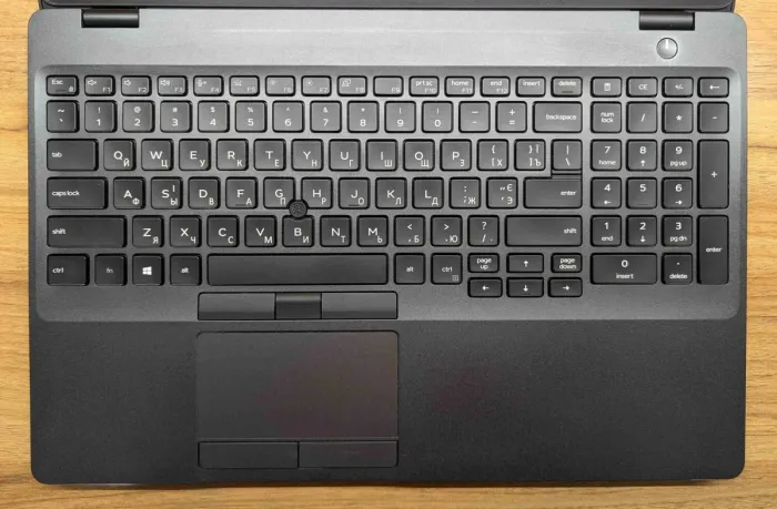 Ультрабук Б-клас Dell Latitude 5501 / 15.6" (1920x1080) IPS / Intel Core i5-9400H (4 (8) ядра по 2.5 - 4.3 GHz) / 16 GB DDR4 / 480 GB SSD / Intel UHD Graphics 630 / WebCam / Windows 10 б/в - зображення 3