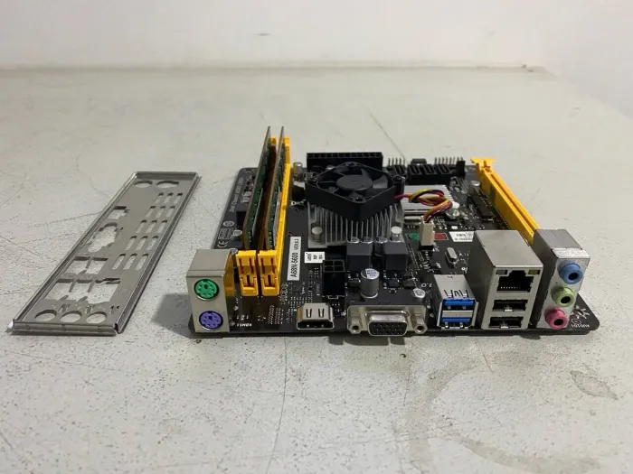 Комплект: Материнська плата Biostar A68N-5600 / AMD A10-4655M (4 ядра по 2.0 - 2.8 GHz) / 8 GB DDR3 / Socket FP2 / Задня заглушка б/в - изображение 2