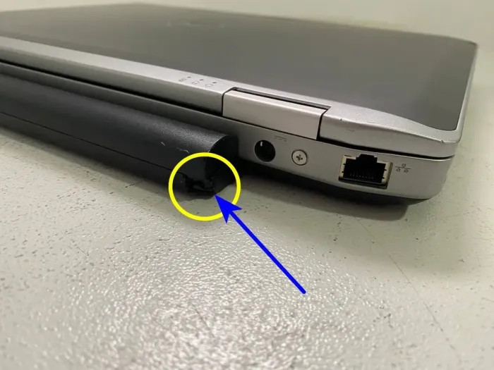 Ноутбук Б-клас Dell Latitude E6430 / 14" (1366x768) TN / Intel Core i7-3740QM (4 (8) ядра по 2.7 - 3.7 GHz) / 8 GB DDR3 / 240 GB SSD / nVidia NVS 5200M, 1 GB GDDR5, 64-bit / WebCam / DVD-ROM б/в - зображення 5