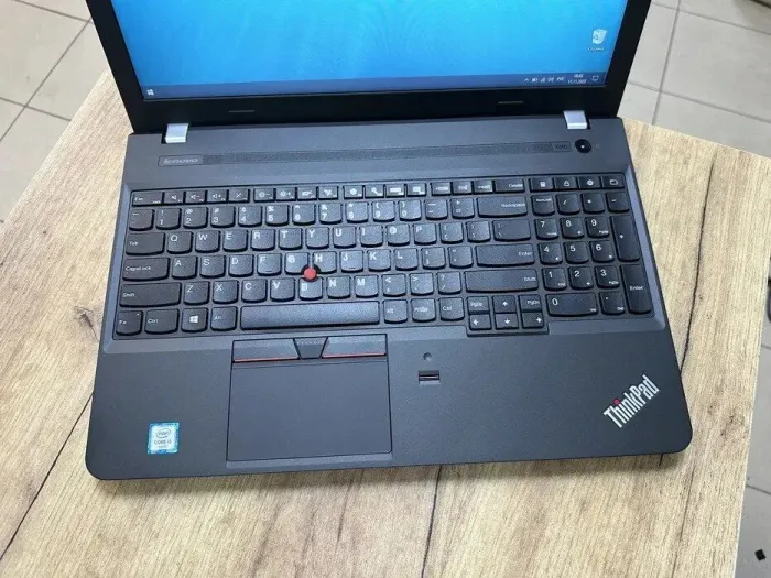 Ноутбук Lenovo ThinkPad E560 / 15.6" (1366x768) TN / Intel Core i5-6200U (2 (4) ядра по 2.3 - 2.8 GHz) / 8 GB DDR4 / 500 GB HDD / Intel HD Graphics 520 / WebCam / HDMI б/в - зображення 3