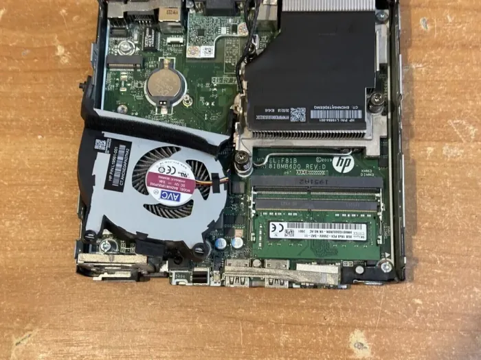 Неттоп HP ProDesk 600 G5 Mini USFF / Intel Core i5-9500T (6 ядер по 2.2 - 3.7 GHz) / 8 GB DDR4 / 500 GB SSD M.2 / Intel UHD Graphics 630 / USB 3.1 / DisplayPort + Блок живлення б/в - зображення 7