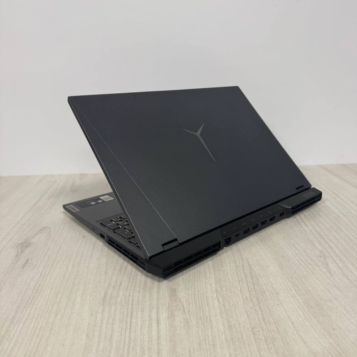 Ігровий ноутбук Б-класу Lenovo Legion 5 Pro 16ACH6H / 16" (2560x1600) IPS / AMD Ryzen 9 5900HX (8 (16) ядер по 3,3 - 4,6 ГГц) / 16 ГБ DDR4 / 512 ГБ SSD NVMe / nVidia GeForce RTX 3070, 8 ГБ GDDR6, 256-біт / Веб-камера б/в - зображення 6