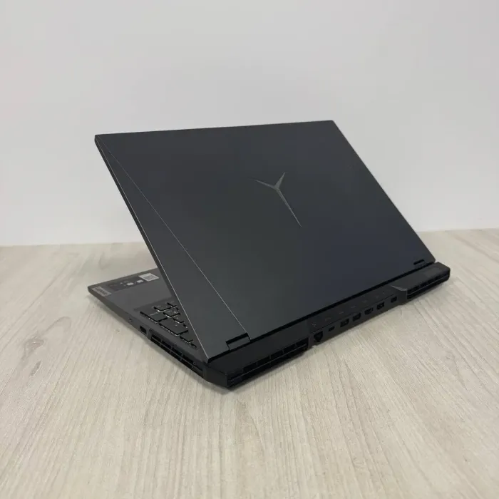 Ігровий ноутбук Б-класу Lenovo Legion 5 Pro 16ACH6H / 16" (2560x1600) IPS / AMD Ryzen 9 5900HX (8 (16) ядер по 3,3 - 4,6 ГГц) / 16 ГБ DDR4 / 512 ГБ SSD NVMe / nVidia GeForce RTX 3070, 8 ГБ GDDR6, 256-біт / Веб-камера б/в - зображення 6