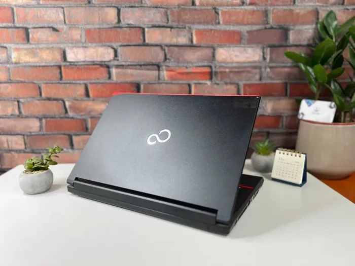 Ноутбук Fujitsu LifeBook E546 / 14" (1366x768) TN / Intel Core i3-6100U (2 (4) ядра по 2.3 GHz) / 8 GB DDR4 / 256 GB SSD / Intel HD Graphics 520 / WebCam б/в - зображення 7