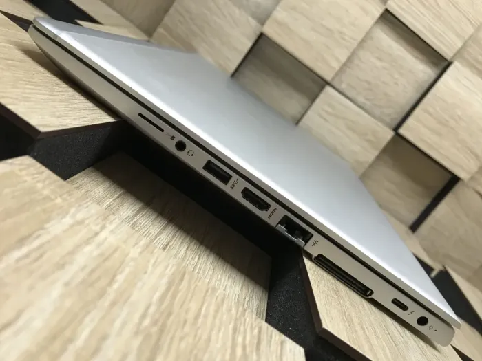 Ультрабук Б-клас HP EliteBook 840 G5 / 14" (1920x1080) IPS / Intel Core i5-7300U (2 (4) ядра по 2.6 - 3.5 GHz) / 8 GB DDR4 / 256 GB SSD M.2 / Intel HD Graphics 620 / WebCam / HDMI б/в - зображення 6