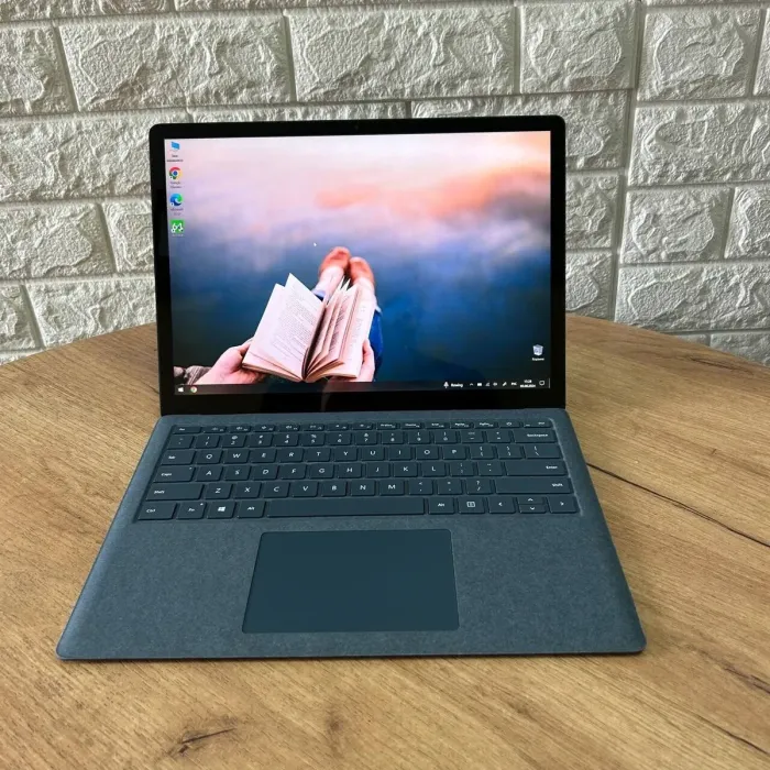 Ультрабук Б-клас Microsoft Surface Laptop 3 Blue / 13.5" (2256x1504) IPS Touch / Intel Core i5-1035G7 (4 (8) ядра по 1.2 - 3.7 GHz) / 8 GB DDR4 / 256 GB SSD / Intel Iris Plus Graphics / WebCam б/в - зображення 2