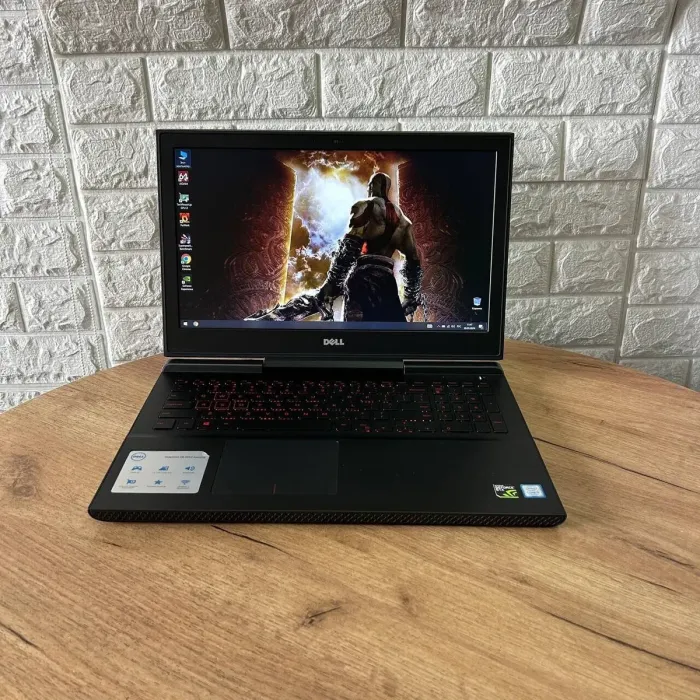 Ігровий ноутбук Dell Inspiron 15 Gaming 7567 / 15.6" (1920x1080) TN / Intel Core i5-7300HQ (4 ядра по 2.5 - 3.5 GHz) / 16 GB DDR4 / 480 GB SSD / nVidia GeForce GTX 1050, 4 GB GDDR5, 128-bit / WebCam б/в - зображення 2