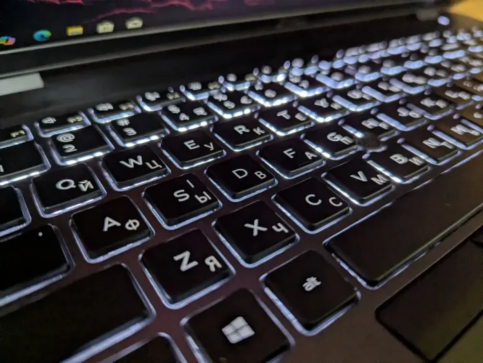 Ультрабук Dell Latitude 5500 / 15.6" (1920x1080) IPS / Intel Core i5-8265U (4 (8) ядра по 1.6 - 3.9 GHz) / 16 GB DDR4 / 480 GB SSD / Intel UHD Graphics 620 / HDMI / WebCam / Windows 10 б/в - зображення 6