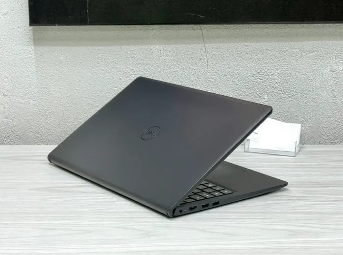 Ультрабук Dell Vostro 15 3510 / 15.6" (1920x1080) IPS / Intel Core i5-1135G7 (4 (8) ядра по 2.4 - 4.2 GHz) / 16 GB DDR4 / 512 GB SSD / Intel Iris Xe Graphics / WebCam / Win 11 Pro б/в - зображення 5