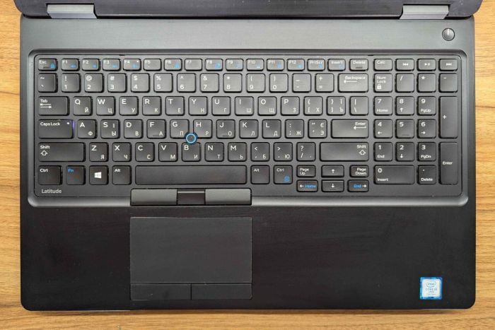 Ноутбук Б-клас Dell Latitude 5580 / 15.6" (1920x1080) IPS / Intel Core i5-7300U (2 (4) ядра по 2.6 - 3.5 GHz) / 8 GB DDR4 / 240 GB SSD / Intel HD Graphics 620 / WebCam / HDMI / Windows 10 б/в - зображення 4