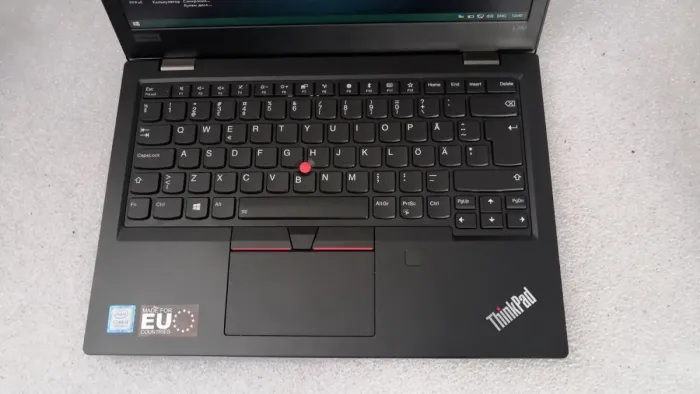 Ультрабук Lenovo ThinkPad L380 / 13.3" (1920x1080) IPS / Intel Core i3-8130U (2 (4) ядра по 2.2 - 3.4 GHz) / 8 GB DDR4 / 256 GB SSD / Intel UHD Graphics 620 / WebCam / Fingerprint / Windows 10 Pro б/в - зображення 3