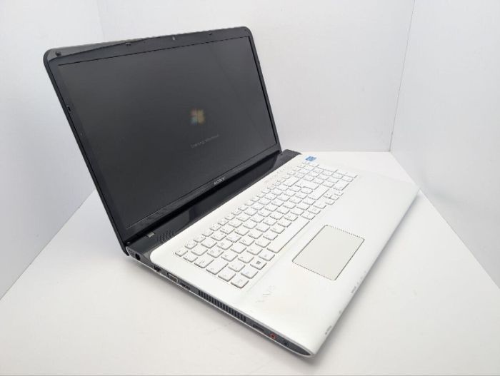 Ноутбук Sony SVE-171G12M / 17.3" (1600x900) TN / Intel Core i3-3120M (2 (4) ядра по 2.5 GHz) / 8 GB DDR3 / 1000 GB HDD / Intel HD Graphics 4000 / WebCam / DVD-ROM б/в - зображення 6