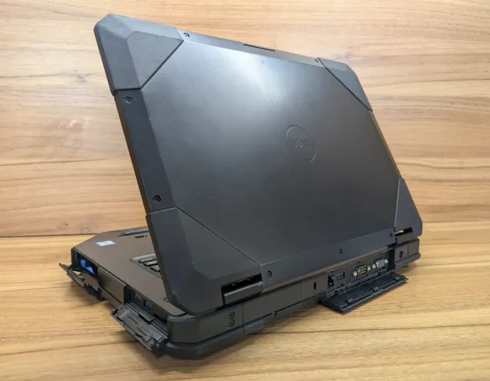 Захищений ноутбук Dell Latitude 14 Rugged 5414 / 14" (1366x768) TN / Intel Core i5-6300U (2 (4) ядра по 2.4 - 3.0 GHz) / 8 GB DDR4 / 256 GB SSD / Intel HD Graphics 520 / WebCam / Windows 10 б/в - зображення 6