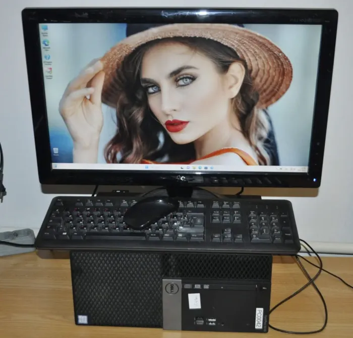 Комплект ПК: Dell OptiPlex 5040 Tower / Intel Core i5-6500 (4 ядра по 3.2 - 3.6 GHz) / 8 GB DDR3 / 120 GB SSD + 320 GB HDD / Intel HD Graphics 530 + Монітор Б-клас 22" (1680x1050) TN / VGA, DVI / Різні бренди/ Windows 11 Pro б/в - зображення 2