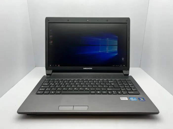 Ноутбук Medion Akoya E6228 / 15.6" (1366x768) TN / Intel Core i3-2350M (2 (4) ядра по 2.3 GHz) / 4 GB DDR3 / 128 GB SSD / Intel HD Graphics 3000 / WebCam б/в - зображення 2