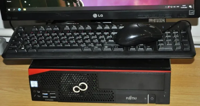 Комплект ПК: Fujitsu Esprimo D756 E85 SFF / Intel Core i5-6500 (4 ядра по 3.2 - 3.6 GHz) / 16 GB DDR4 / 500 GB SSD / Intel HD Graphics 530 / DVD-ROM + Монітор Б-клас 22" (168 TN / VGA, DVI / Windows 11 б/в - зображення 5