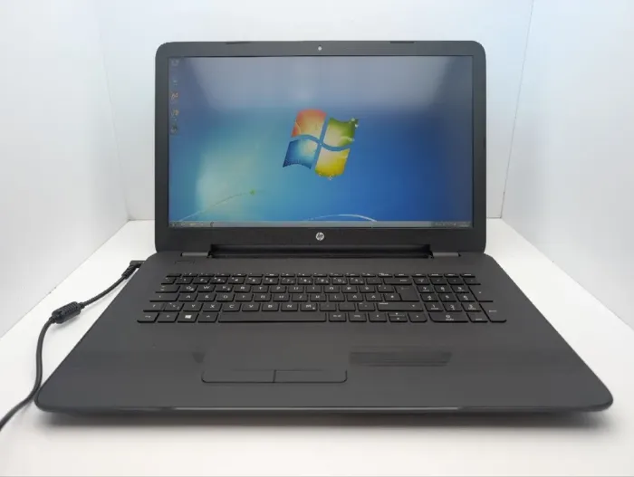 Ноутбук HP 17-y059ng / 17.3" (1920x1080) TN / AMD A6-7310 (4 ядра по 2.3 GHz) / 8 GB DDR3 / 1000 GB HDD / AMD Radeon R4 Graphics / WebCam / DVD-ROM б/в - зображення 2
