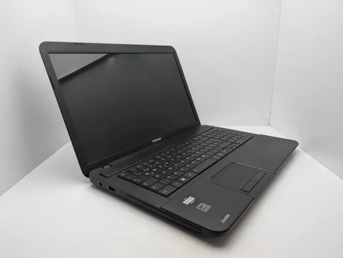 Ноутбук Toshiba Satellite C870d / 17.3" (1600x900) TN / AMD E2-1800 (2 ядра по 1.7 GHz) / 6 GB DDR3 / 500 GB HDD / AMD Radeon HD 7340 Graphics / WebCam б/в - зображення 3